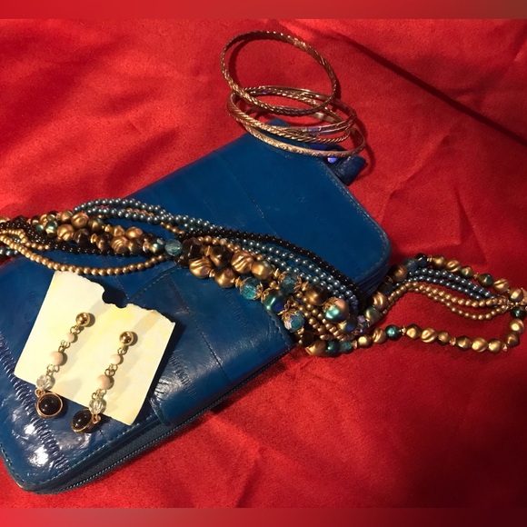 Blue Eel skin wallet with matching earrings, necklace and bangles. - Picture 1 of 8